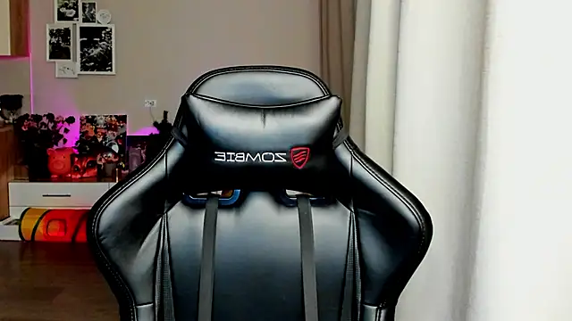 Snapshot of Sm0ly chatting on 10-29-25, 01:48 Sm0ly online show from 10-29-25, 01:48