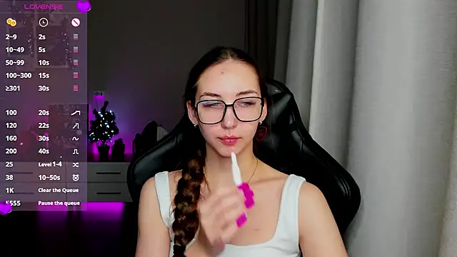 Snapshot of Sm0ly chatting on 12-24-24, 01:38 Sm0ly online show from 12-24-24, 01:38