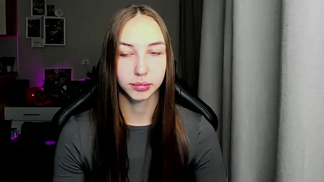 Snapshot of Sm0ly chatting on 11-24-25, 02:22 Sm0ly online show from 11-24-25, 02:22