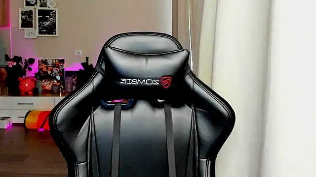 Snapshot of Sm0ly chatting on 10-16-25, 03:59 Sm0ly online show from 10-16-25, 03:59