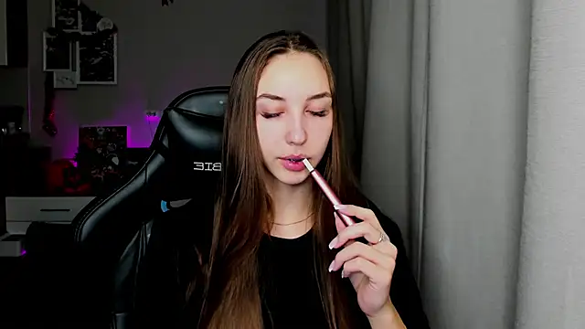 Snapshot of Sm0ly chatting on 01-11-26, 02:51 Sm0ly online show from 01-11-26, 02:51