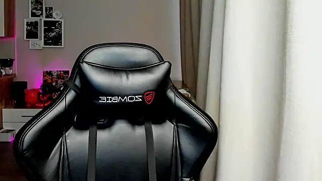 Snapshot of Sm0ly chatting on 11-08-25, 03:32 Sm0ly online show from 11-08-25, 03:32