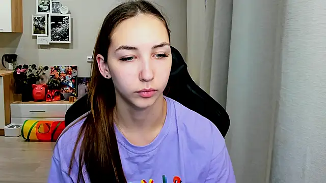 Snapshot of Sm0ly chatting on 10-24-25, 01:37 Sm0ly online show from 10-24-25, 01:37