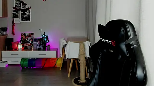 Snapshot of Sm0ly chatting on 01-12-26, 02:29 Sm0ly online show from 01-12-26, 02:29