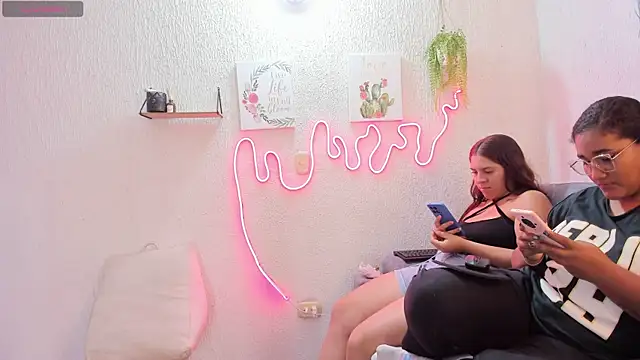 samanthaeliott22 online show from 10-24-25, 01:37