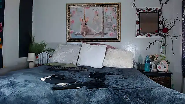 Snapshot of FRUITOFEDEN01 chatting on 10-25-25, 05:39 FRUITOFEDEN01 online show from 10-25-25, 05:39