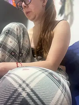 Snapshot of Cloew_Marz chatting on 02-15-26, 06:18 Cloew Marz online show from 02-15-26, 06:18