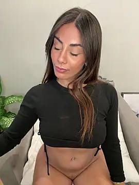 Snapshot of Brownfitbabyy chatting on 12-18-25, 12:31 Brownfitbabyy online show from 12-18-25, 12:31