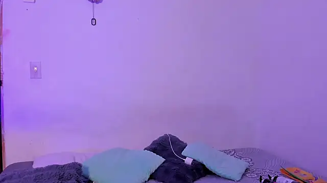 crystalvazquez online show from 11-10-25, 12:32