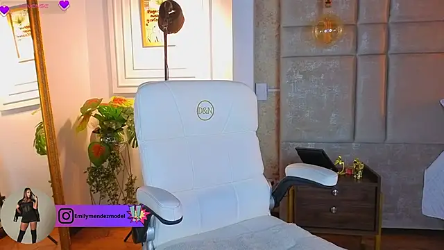 AlessiaLondon online show from 05-31-26, 08:53