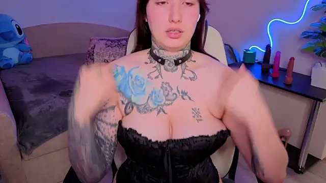 Snapshot of DeeDiamond chatting on 06-24-26, 06:01 DeeDiamond online show from 06-24-26, 06:01