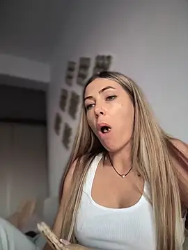 RaquelleDevon online show from 04-05-26, 04:35