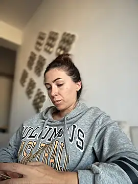 RaquelleDevon online show from 10-27-25, 02:07