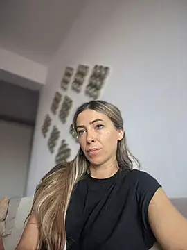 RaquelleDevon online show from 04-06-26, 09:54