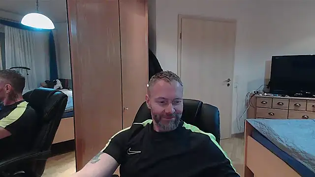Snapshot of Rockburg chatting on 03-27-26, 01:34 Rockburg online show from 03-27-26, 01:34
