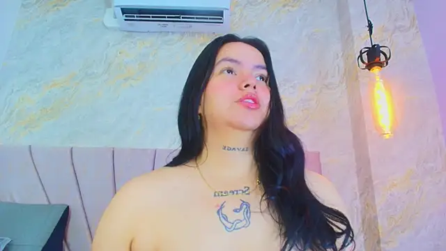 Snapshot of Mia_candy_0 chatting on 06-10-26, 12:06 Mia candy 0 online show from 06-10-26, 12:06