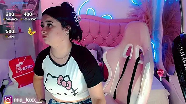 Mia foxx  online show from 09-27-25, 10:05