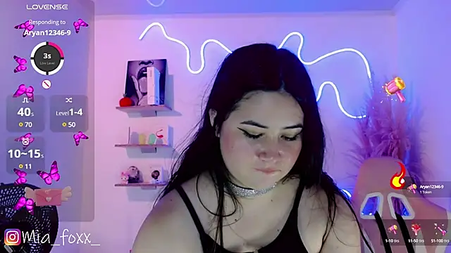 Mia foxx  online show from 03-08-25, 12:11