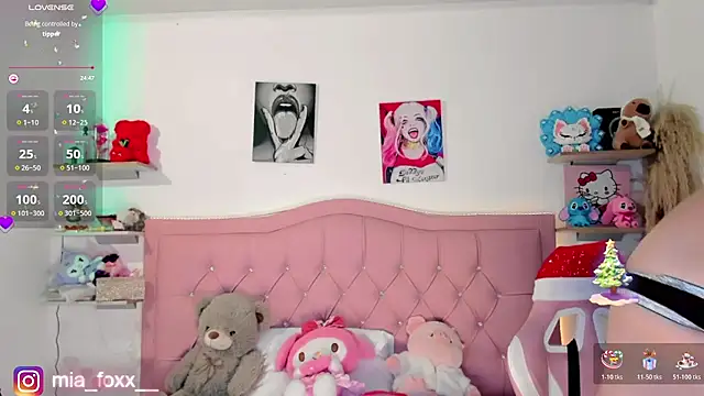 Mia foxx  online show from 12-19-25, 09:06