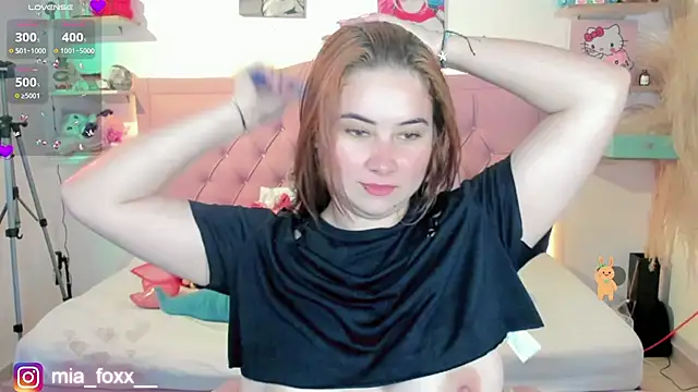 Mia foxx  online show from 11-22-25, 09:02