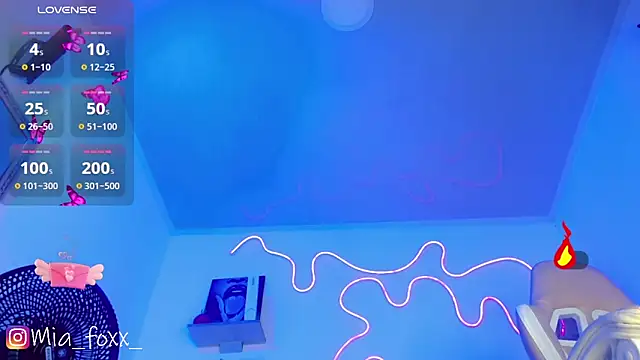 Mia foxx  online show from 03-01-25, 12:17