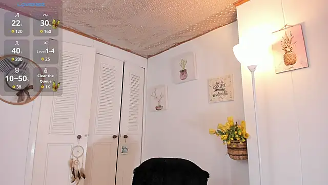 Snapshot of anaruiz_ chatting on 02-18-25, 10:25 anaruiz online show from 02-18-25, 10:25