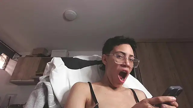 Cutie Shy  online show from 04-28-26, 12:53