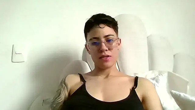 Snapshot of Cutie_Shy_ chatting on 07-09-26, 01:32 Cutie Shy online show from 07-09-26, 01:32
