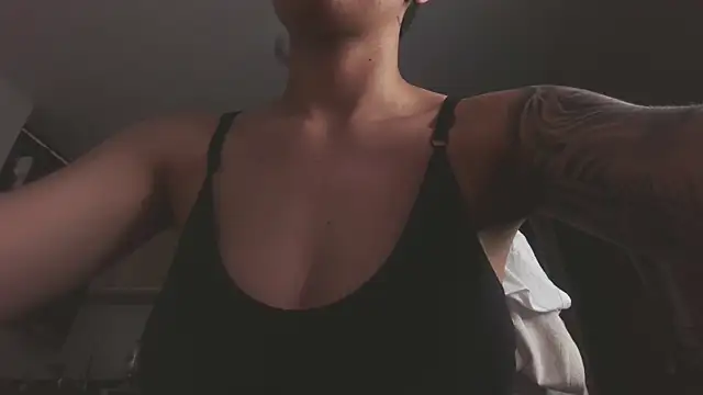 Cutie Shy  online show from 04-04-26, 11:28