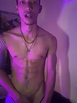 Snapshot of TommyGun_22 chatting on 03-07-25, 03:40 TommyGun 22 online show from 03-07-25, 03:40