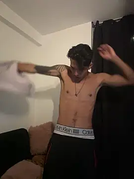 Snapshot of TommyGun_22 chatting on 03-12-25, 03:24 TommyGun 22 online show from 03-12-25, 03:24