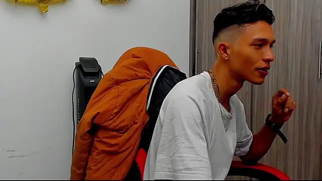 Snapshot of TommyGun_22 chatting on 12-22-24, 12:39 TommyGun 22 online show from 12-22-24, 12:39