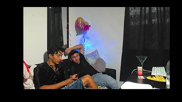 Snapshot of TommyGun_22 chatting on 02-15-25, 10:21 TommyGun 22 online show from 02-15-25, 10:21