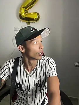 Snapshot of TommyGun_22 chatting on 03-21-25, 09:56 TommyGun 22 online show from 03-21-25, 09:56