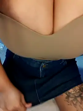 Wild wifey online show from 10-11-25, 07:37