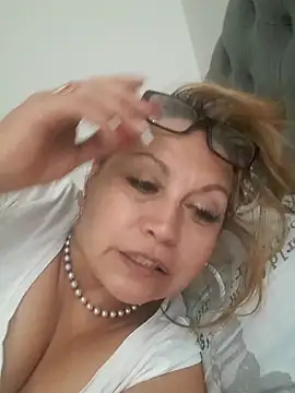 Snapshot of Kazsandraa chatting on 05-15-26, 06:28 Kazsandraa online show from 05-15-26, 06:28
