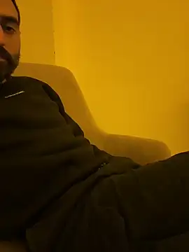 Snapshot of Soinanai chatting on 10-28-25, 10:09 Soinanai online show from 10-28-25, 10:09