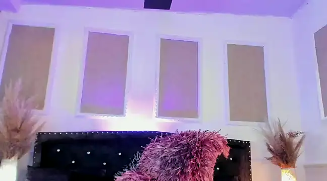 Snapshot of queen_satin chatting on 02-20-25, 02:35 queen satin online show from 02-20-25, 02:35