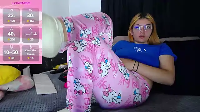 Snapshot of lessliee22_ chatting on 03-12-25, 01:25 lessliee22 online show from 03-12-25, 01:25