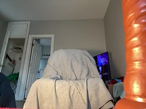 ChiRaqb8 online show from 12-20-25, 09:17