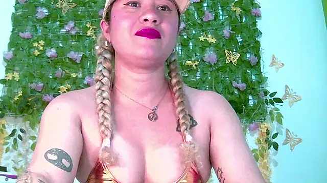 Snapshot of Crysrus chatting on 06-07-26, 12:16 Crysrus online show from 06-07-26, 12:16