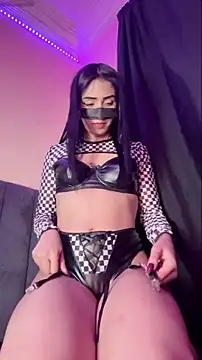 Snapshot of ---sophia--- chatting on 05-17-26, 11:16 ---sophia--- online show from 05-17-26, 11:16