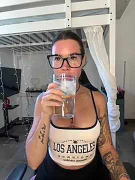 Lara Bergmann online show from 06-24-26, 06:23