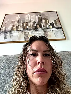 Lara Bergmann online show from 05-18-26, 09:47