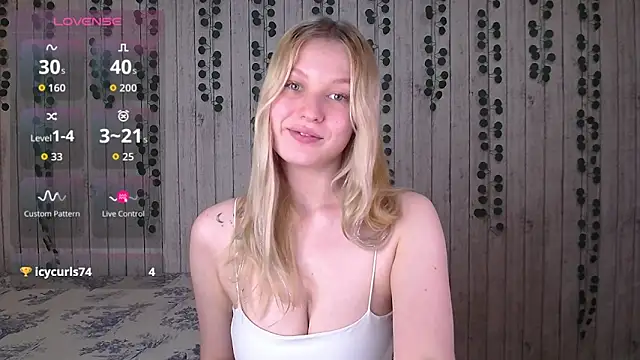 EmiliaDuchess online show from 12-14-25, 02:00