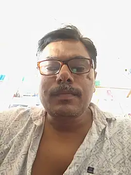 Snapshot of Srmotrs chatting on 07-18-26, 08:45 Srmotrs online show from 07-18-26, 08:45