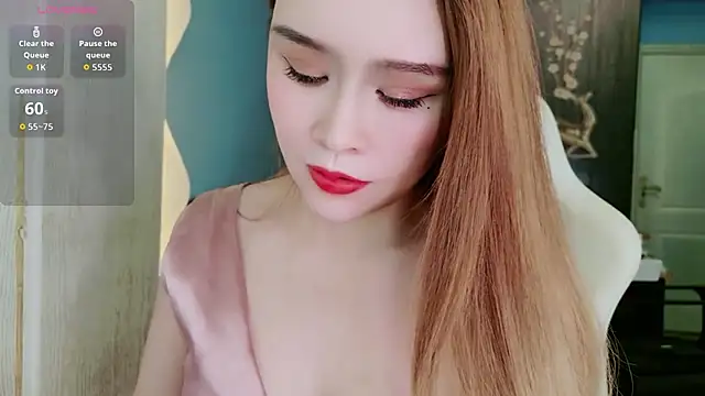 Snapshot of HU131452 chatting on 07-14-26, 10:38 HU131452 online show from 07-14-26, 10:38