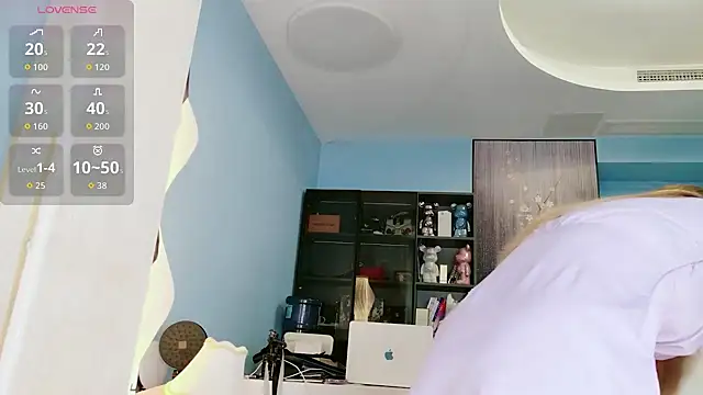 Snapshot of HU131452 chatting on 07-12-26, 09:59 HU131452 online show from 07-12-26, 09:59