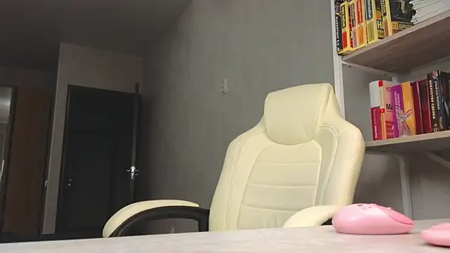 Marietta Castro online show from 11-22-25, 02:27