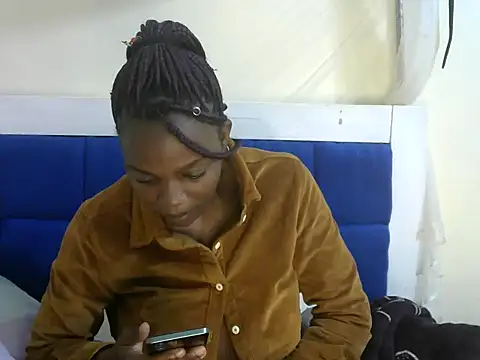 Snapshot of beauty_petite chatting on 10-11-25, 05:52 beauty petite online show from 10-11-25, 05:52